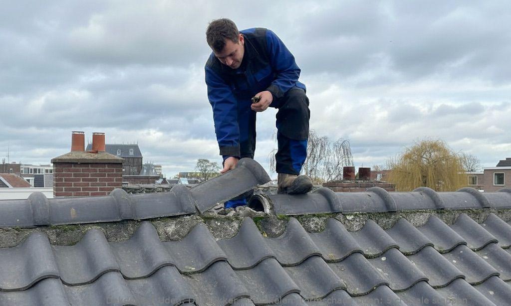 Dakdekker Inschakelen Stormschade Uden